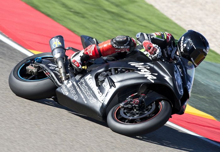 Επιτέλους, η Kawasaki ανέβασε καλές φωτογραφίες του Sykes με το ΖΧ-10R του 2013, στο επίσημο site της!