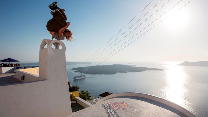 Στις 14 Σεπτεμβρίου, στη Σαντορίνη, για τρίτη συνεχόμενη φορά θα πραγματοπιοιηθεί το Red Bull Art of Motion.