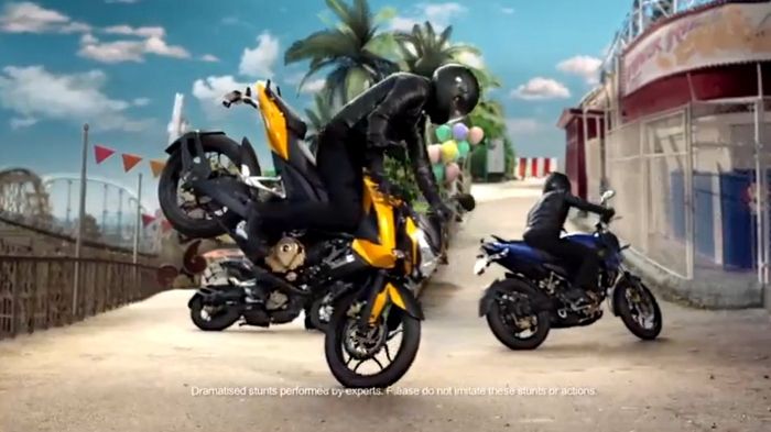 Bajaj Pulsar 200NS. Απίθανο stunt video