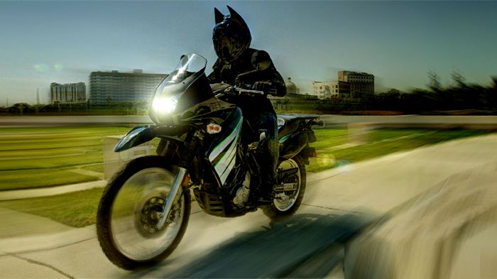 Σίγουρα ένα κράνος που θα σας κάνει να ξεχωρίζετε ακόμη και τη νύχτα.