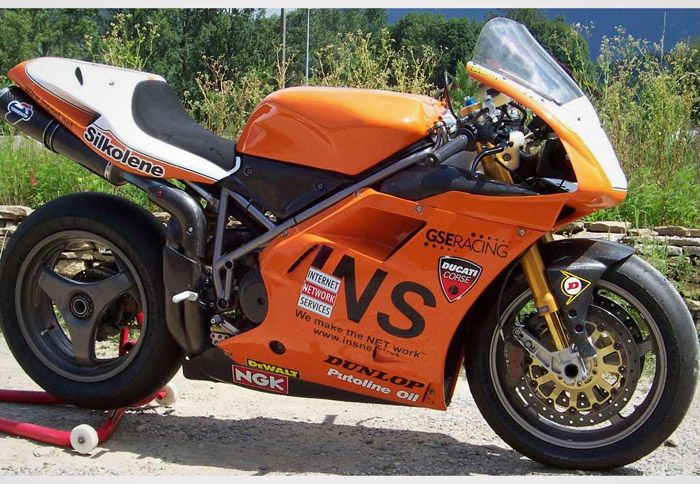 Η Ducati 996RS με τον οποία ο Troy Bayliss κέρδισε τον πρώτο του τίτλο πωλείται, πλήρως, ανακατασκευασμένη, στην τιμή των 60.000 ευρώ.