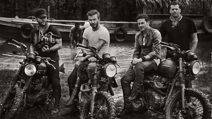 O David Beckham ποζάρει με τους φίλους και συνοδοιπόρους του στις ακτές του Αμαζονίου