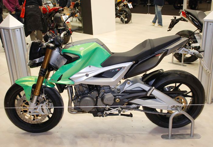 Το Benelli Due 756 που παρουσιάστηκε για πρώτη φορά το 2006, στο Σαλόνι της Κολωνίας ως «Due».