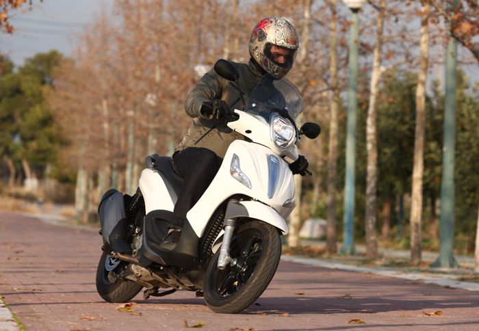 To νέο Beverly έχει διαθέσιμο γκάζι ανά πάσα στιγμή και μπορεί να κινηθεί σε χαλαρούς ή σπορτίφ ρυθμούς με την ίδια ευκολία.
