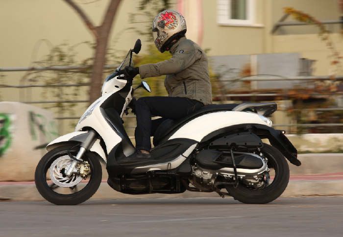 Σκίζει η οικογένεια Beverly, και ειδκά το νέο τέκνο στα 350 κυβικά, με ηλεκτρονικά βοηθήματα, ή χωρίς.