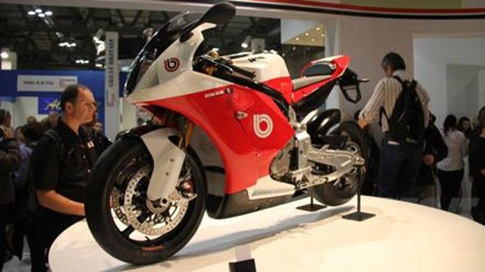 H Bimota σύναψε συνεργασία με την Alstare, το οποίο σημαίνει πως η τελευταία θα συμβάλλει με τεχνογνωσία και ανταλλακτικά στους αγώνες της πρώτης.