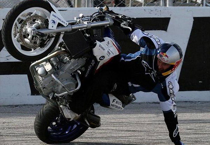 F800R: Στα πρότυπα του F800S με πλαίσιο και ψαλίδι F800GS