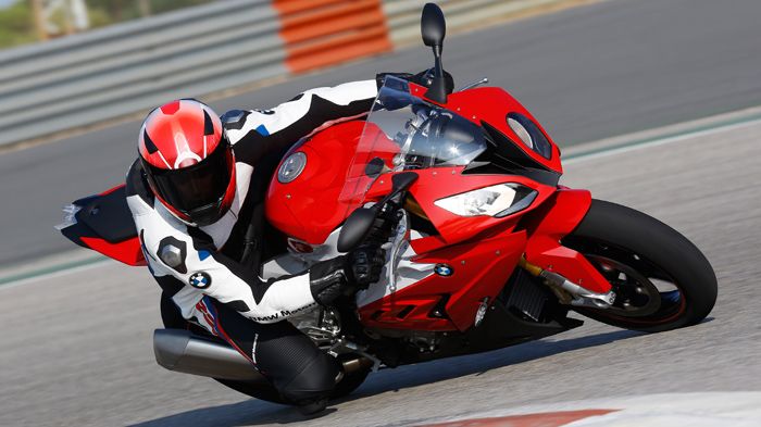 'Απειρες βελτιώσεις σε όλους τους τομείς δέχθηκε το BMW S 1000 RR, κερδίζοντας 4 άλογα, χάνοντας 4 κιλά, και αποκτώντας έξτρα φιλικότητα.