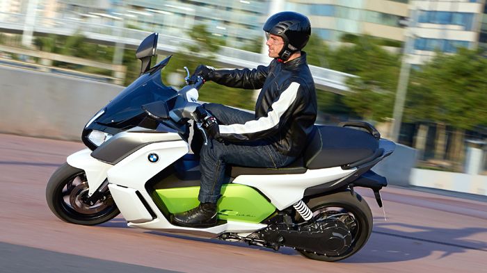 Στη Φρανκφούρτη παρουσίασε η BMW την έκδοση παραγωγής του νέου ηλεκτρικού maxi scooter της.