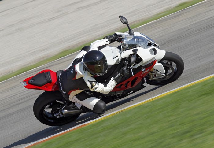 Σε μικρές αλλά σημαντικές αλλαγές προχώρησε η BMW για το S 1000 R.