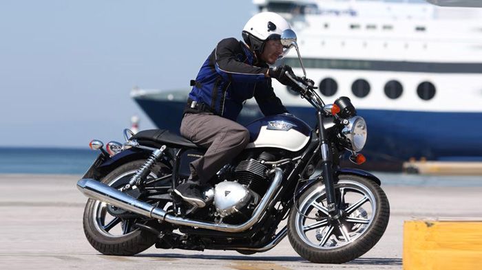 Ένα νέο μοντέλο που χρησιμοποιεί το δικύλινδρομ μοτέρ των Bonneville εξελίσσει η Triumph.