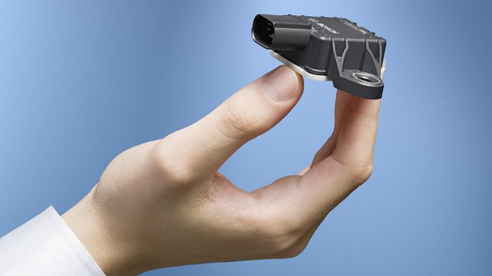 Ο νέος αισθητήρας εισάγει νέες μετρήσεις που βελτιώνουν συμαντικά τη λειτουργία των ABS και TC πολλές από τις οποίες απλά... δεν υπήρχαν σε προηγουμεν