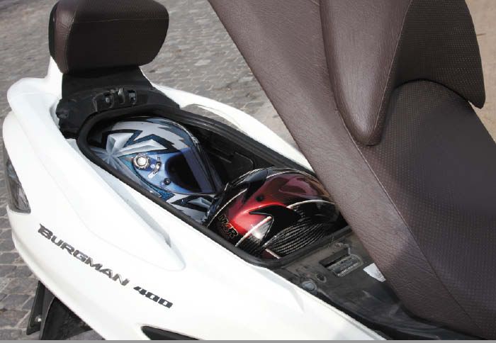 Suzuki Burgman 650 ABS. Τιμή: 10.995 ευρώ.