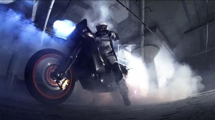 Ο Gregor Halenda πρόσθεσε κίνηση και στον δεύτερο τροχό του KTM 990 Adventure του και το βίντεο μας αποδεικνύει πόσο εντυπωσιακό είναι αυτό.