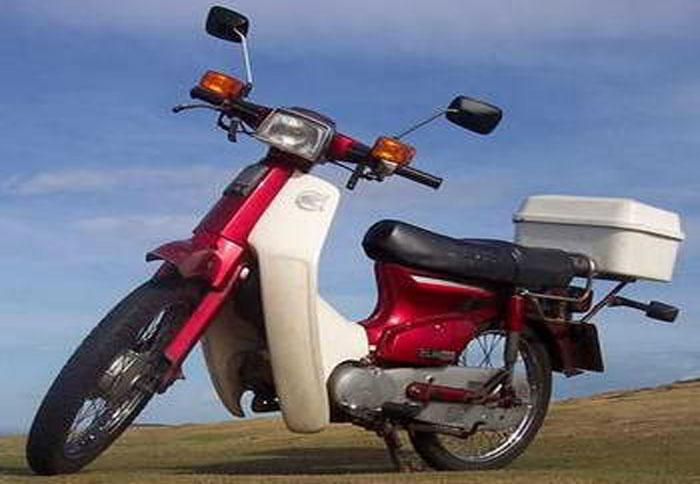 Στην Αφρική με «παπί» C90!