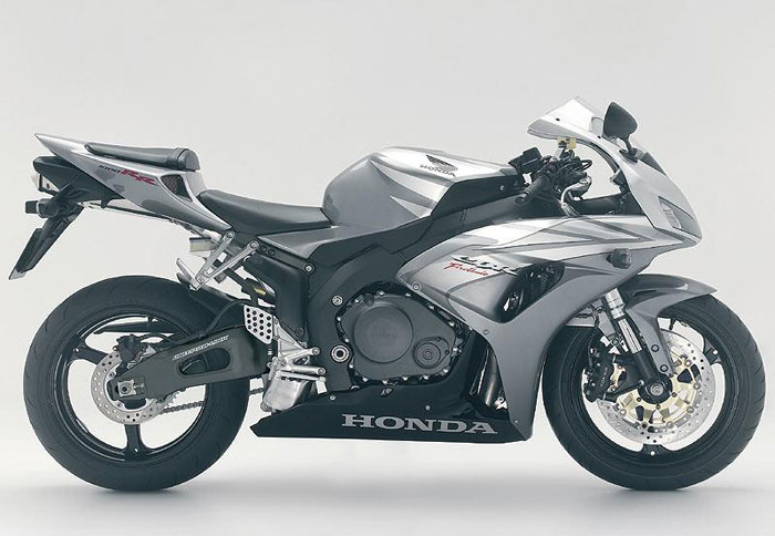 Νέο Fireblade έρχεται το 2006