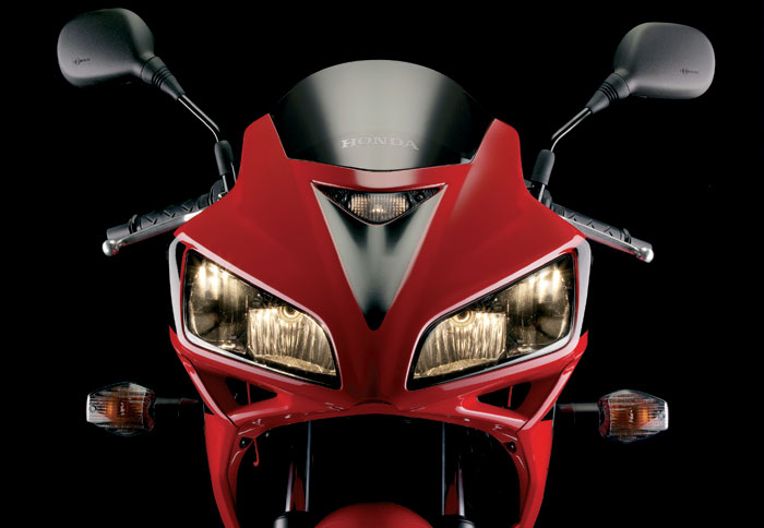 Honda: Ψεκαστό και το CBR 125 R