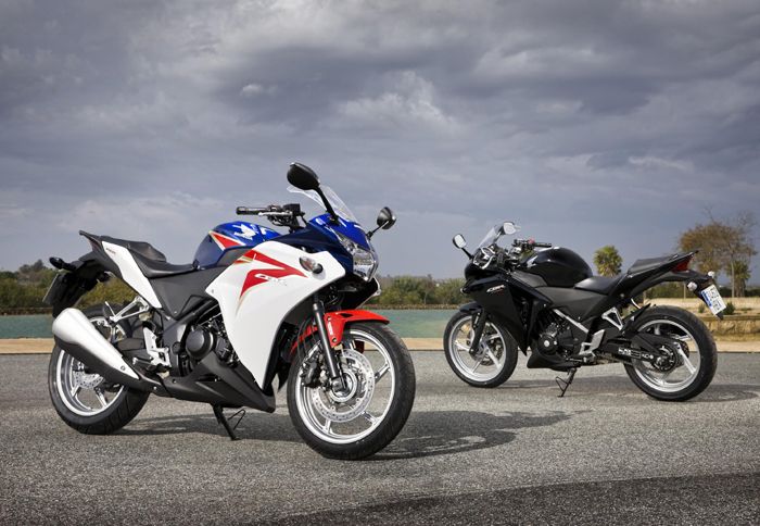 Και οι δύο εκδόσεις του CBR 250R είναι πλέον φτηνότερες κατά 500 ευρώ.