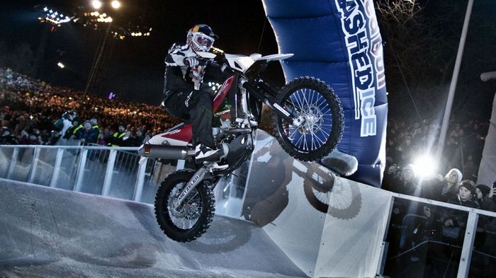 Ο Chris Pfeiffer σε ασκήσεις trial με τη Husqvarna TC 449