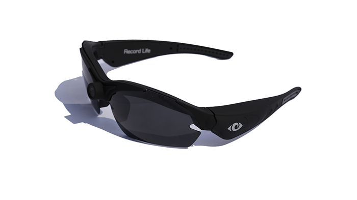 H Cyclops Gear παρουσίασε ένα ζευγάρι γυαλιά ηλίου με ενσωματωμένη κάμερα υψηλής ανάλυσης.