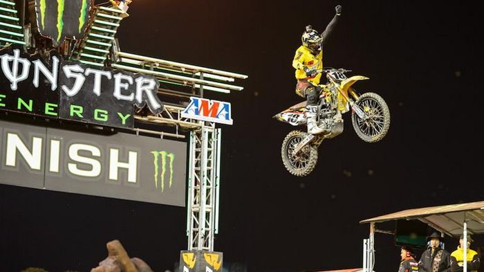 Θεαματικό βίντεο από τον 1ο αγώνα AMA SX 2013