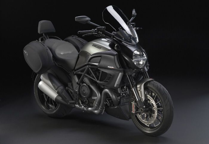 Πλέον μπορείτε να βγείτε με άνεση και εκτός των τειχών της πόλης πάνω στο Diavel.