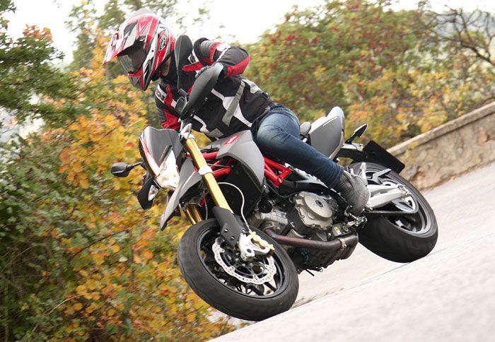 Aprilia Dorsoduro 750 Factory
