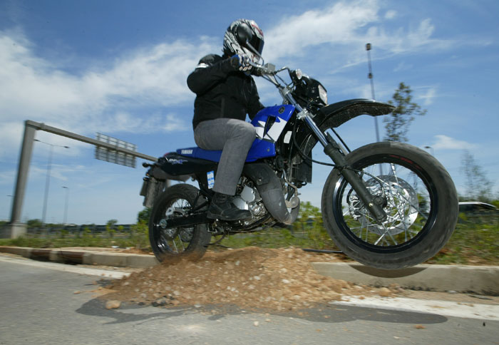 Οδηγούμε το νέο Yamaha DT 125X
