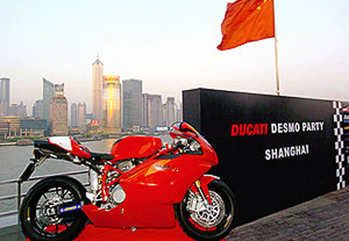 Στην Κίνα εισβάλλει η Ducati