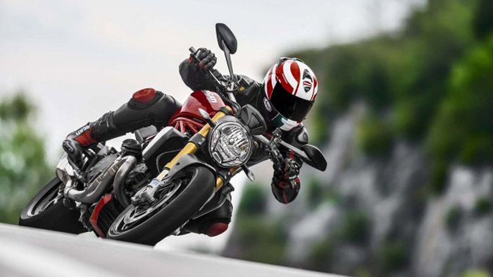 Η Ducati παρουσίασε στην EICMA το αναμενόμενο Monster 1200, το πρώτο υγρόψυκτο Monster μετά τα S4R και S4RS. 