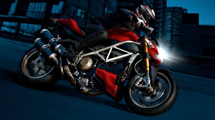 Νυχτερινή βόλτα με το Desmo Owners Club Hellas, τη Δευτέρα 22 Ιουλίου.