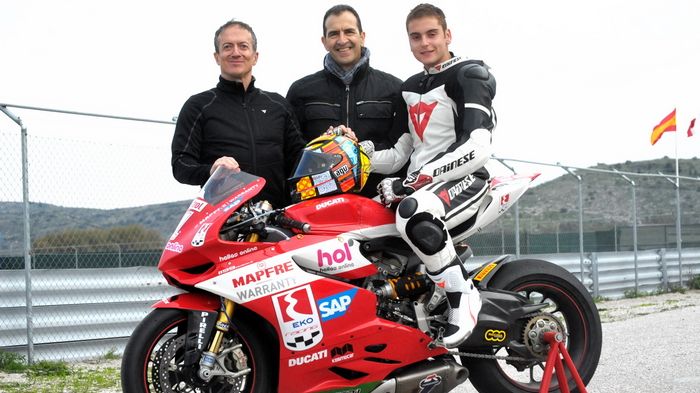 Από αριστερά προς τα δεξιά, Γιάννης Μυτιληνάκης, Στήβεν Σίρτης, και Γιώργος Παπασταύρου.