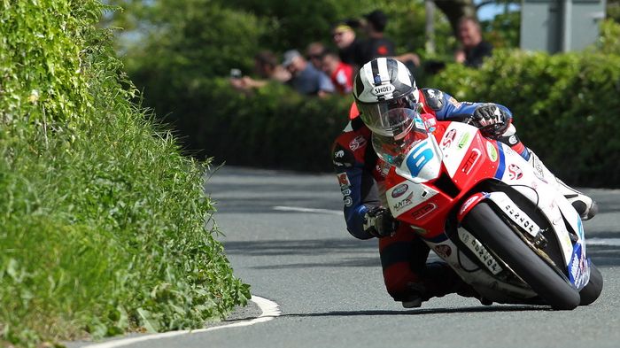 Κανείς, μα κανείς, δεν κατάφερε να αμφισβητήσει μέχρι στιγμής φέτος τον απόλυτο κυρίαρχο του Isle of Man TT, τον φοβερό Michael Dunlop.