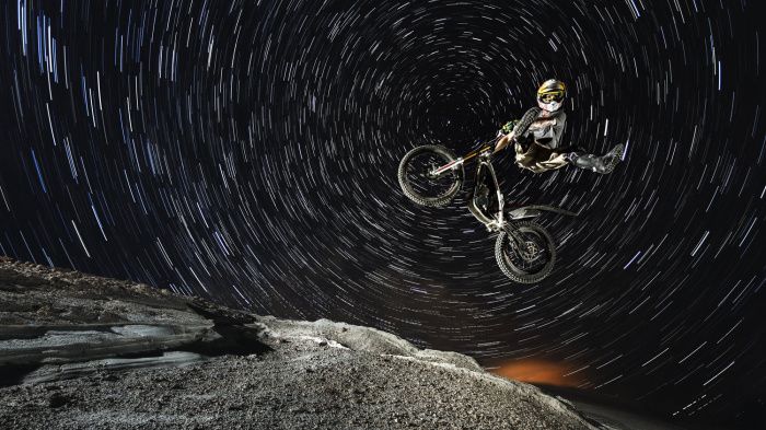 Julien Dupont. Moonriding, στη Μήλο