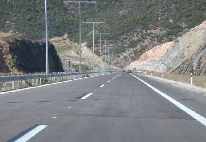 Tο έργο αφορά στην βελτίωση της αρτηρίας της Παλαιάς Εθνικής Οδού Ελευσίνα (Μάνδρα) – Θήβα σε μήκος 18 χλμ. περίπου.