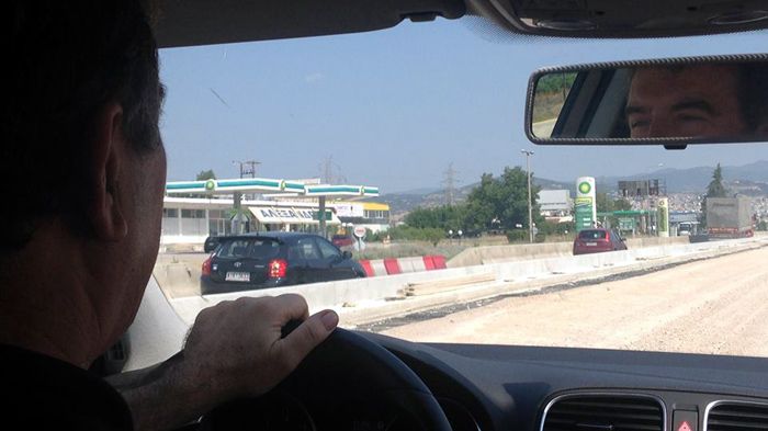 Η δημοπράτηση αφορά την ολοκλήρωση του κλειστού αυτοκινητόδρομου Πάτρα–Πύργος μήκους 75 χλμ., με προϋπολογισμό κατασκευής 443 εκατομμύρια ευρώ.