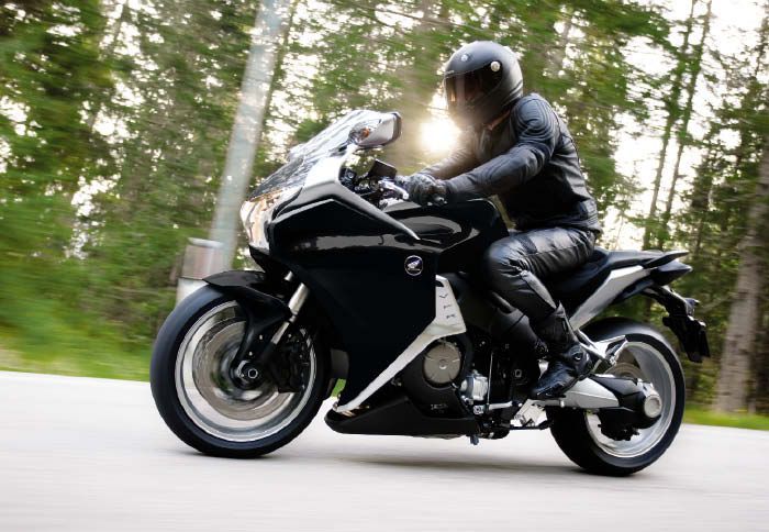 Το VFR 1200F διατίθεται και στην έκδοση DCT με τιμή στα 19.720 ευρώ.
