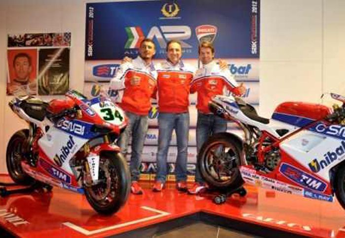 Παρά το γεγονός ότι η Althea Racing θα αγωνιστεί με την 1198, θα προσπαθήσει η ομάδα να υπερασπιστεί τον τίτλο της.