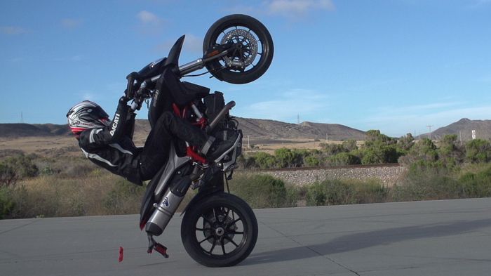 Η μάχη της σούζας, με Ducati Hypermotard