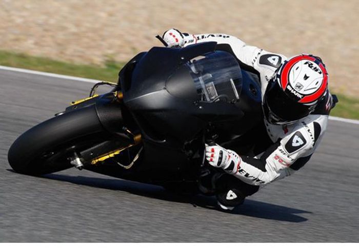 Η επιτροπή GP θα κρίνει για το αν η μοτοσικλέτα της Aprilia είναι πρωτότυπη ή CRT.