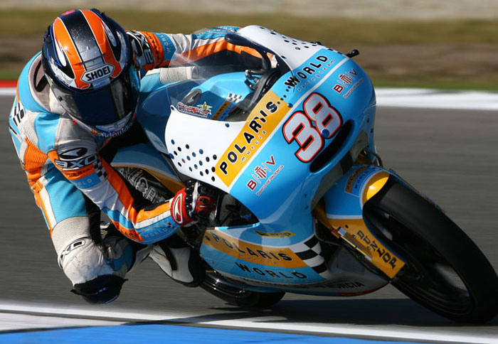 Ο Smith αρκετά ενθουσιασμένος δέχτηκε το νέο συμβόλαιο της Tech3, αλλά ήταν δική του απόφαση να παραμείνει για ακόμα μια χρονιά στη Moto2.