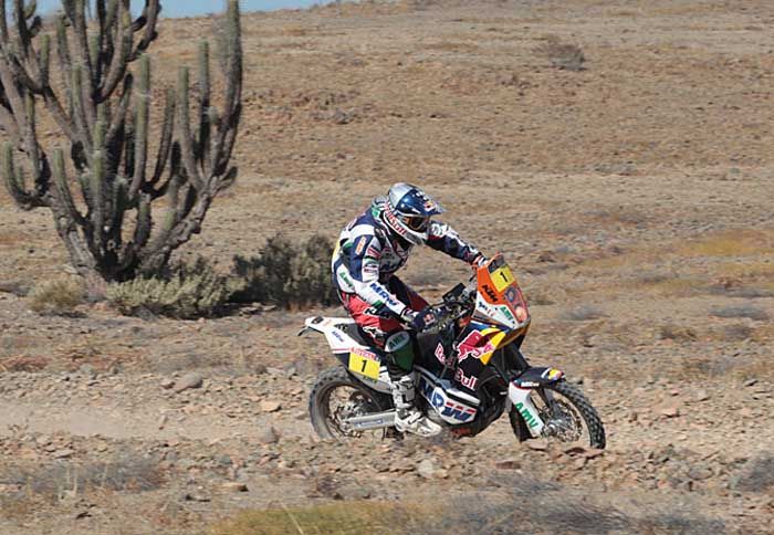 Την πρωτιά πήρε ο Marc Coma μετά την 8η Ειδική Διαδρομή.