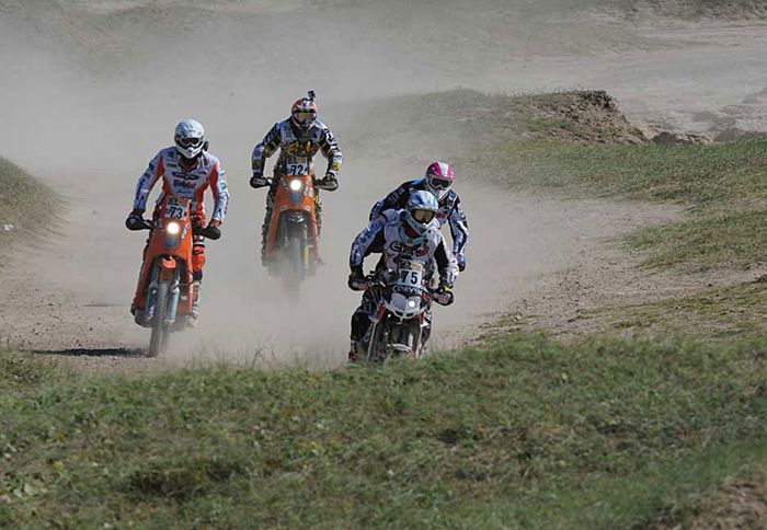 Οι δύο γάλλοι Gounon Serge και Bony Bruno, καθώς και ο Αργεντίνος Bustin Pablo στην πρώτη ειδική.