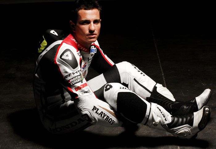 Ο Randy de Punie είχε την ευκαιρία να οδηγήσει στη Βαλένθια μια Aprilia SuperBike Spec.