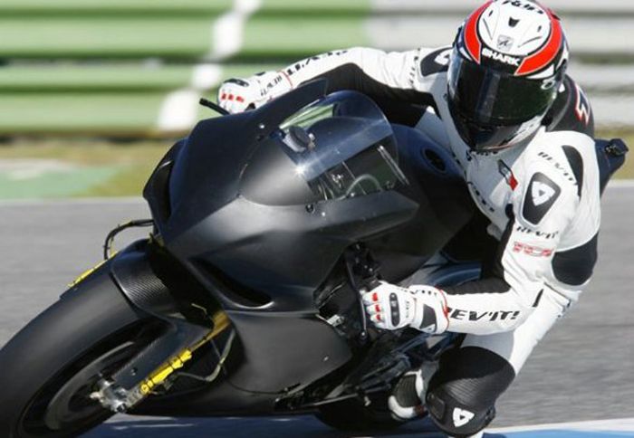 Ο Randy De Puniet δέχτηκε την πρόταση του Jorge Aspar Martinez για το 2012 και το αποτέλεσμα είναι να τον δούμε να οδηγεί στην κατηγορία των CRT.