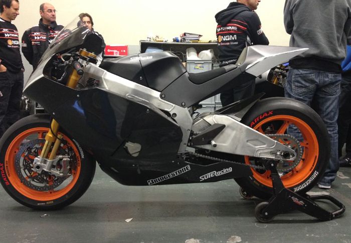 Οι πρώτες δοκιμές στη Jerez δείχνουν τον Colin Edwards και τον Carlos Checa ως τους πιο γρήγορους.