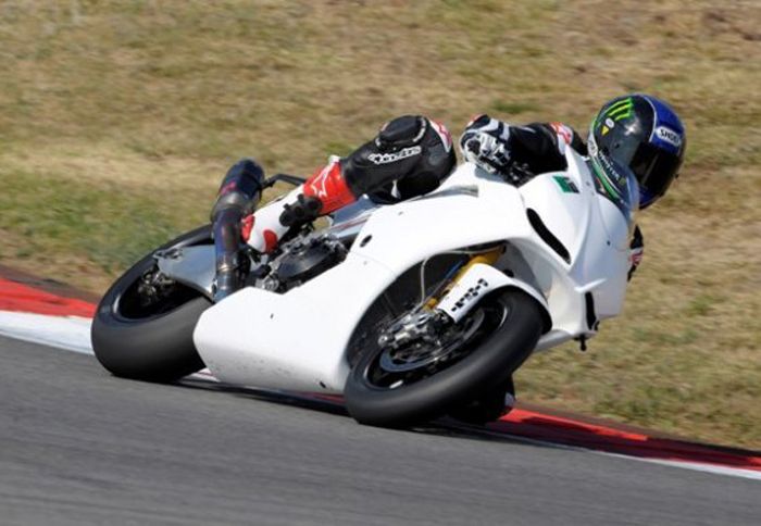 Την 3η μέρα στο Portimao κατάφερε και πήρε την πρωτιά με την Aprilia RSV4.