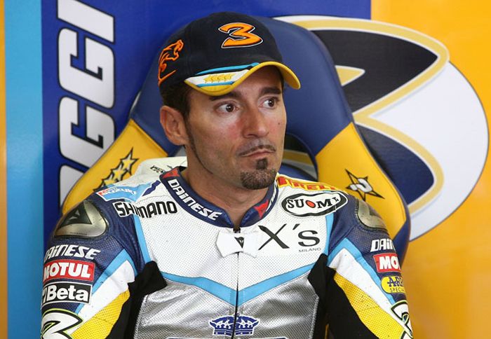 Αυτή η κατάσταση δεν αξίζει στον V.Rossi και καλό είναι να βρει όσο πιο γρήγορα μπορεί το πρόβλημα, ώστε να το λύσει.