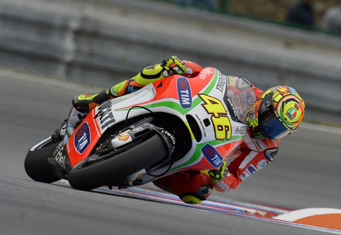 Από ότι δείχνουν τα πράγματα, ο Rossi θα τρέξει τους 6 τελευταίους του αγώνες με τη Ducati, με νέο πλαίσιο.