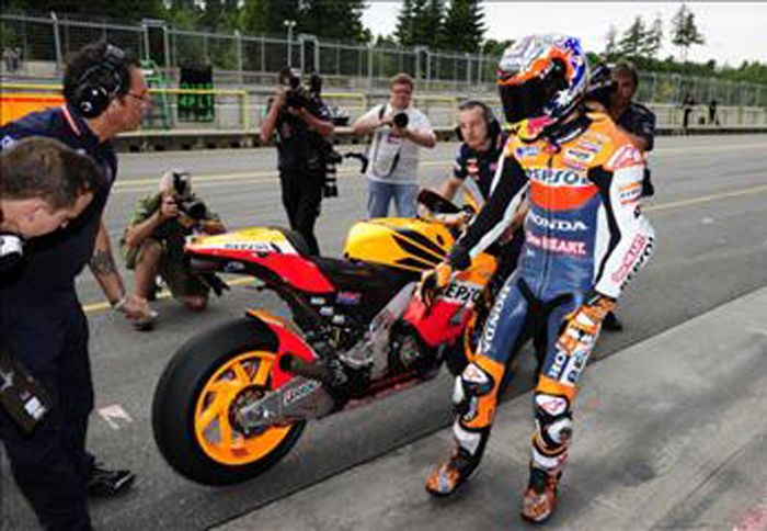 Ο C.Stoner έχει αρκετά υψηλό προβάδισμα και του δίνει τη δυνατότητα να παίρνει πιο σωστές και ψύχραιμες αποφάσεις πάνω στην οδήγησή του.